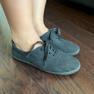 Black Sneakers size US6